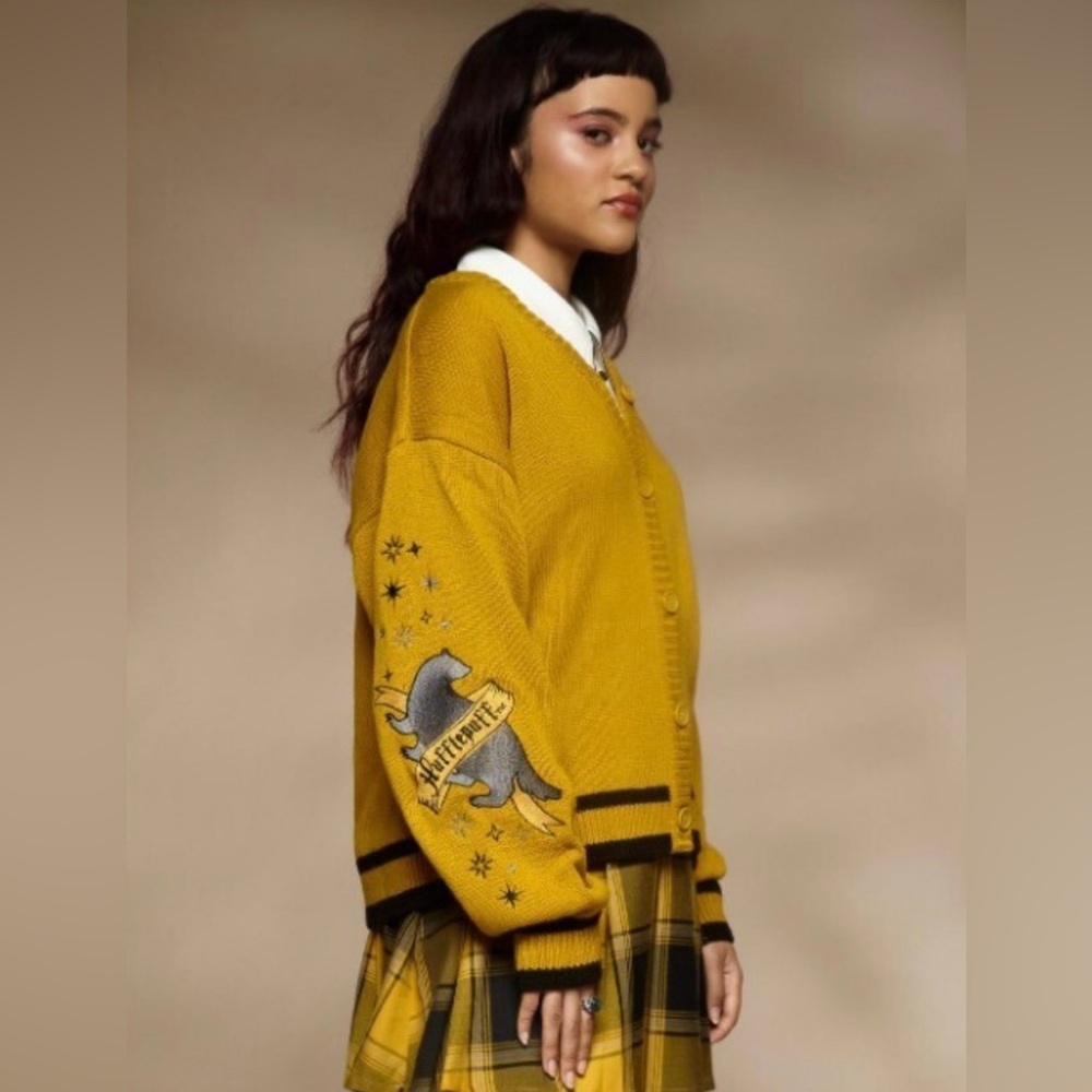Hufflepuff Mustard Yellow Button-Front Cardigan Sweater Harry Potter Size XL